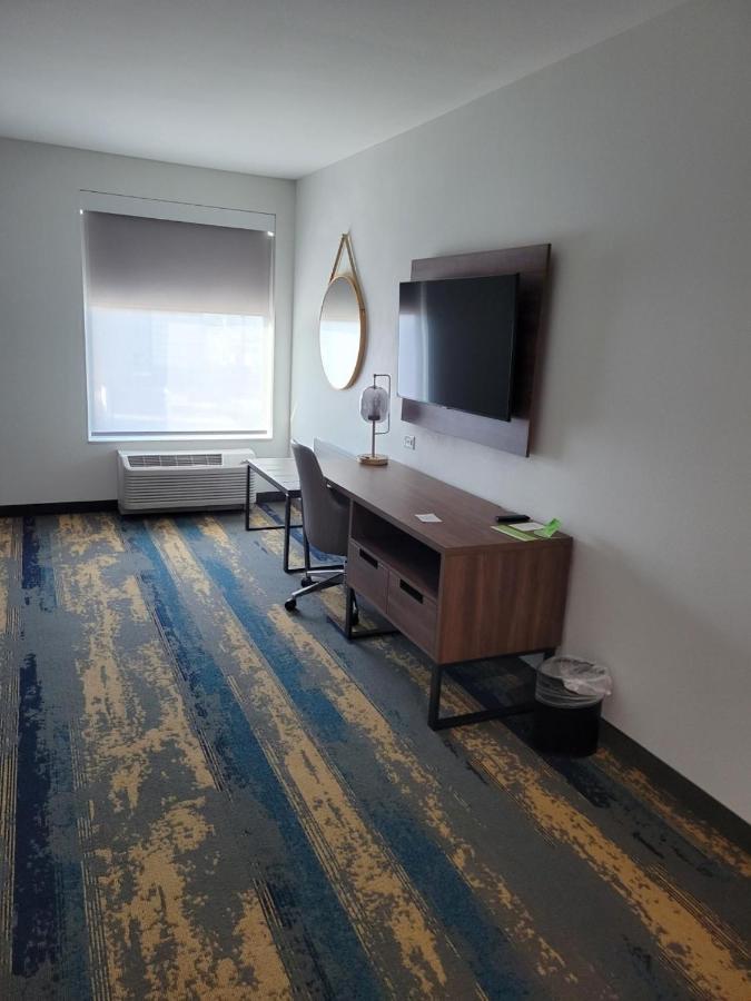 La Quinta Inn & Suites By Wyndham Terrell Εξωτερικό φωτογραφία
